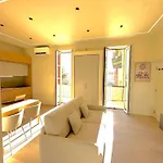 New - Monaco - - Sea View - Premium Location - 2 Bedrooms- Luxury Renovated - Parking - Clim - Balcony - And Sun 公寓 *