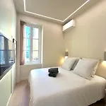 New - Monaco - - Sea View - Premium Location - 2 Bedrooms- Luxury Renovated - Parking - Clim - Balcony - And Sun 芒通