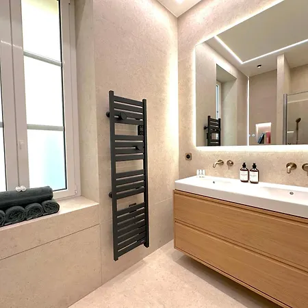 公寓 New - Monaco - - Sea View - Premium Location - 2 Bedrooms- Luxury Renovated - Parking - Clim - Balcony - And Sun 芒通