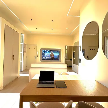 New - Monaco - - Sea View - Premium Location - 2 Bedrooms- Luxury Renovated - Parking - Clim - Balcony - And Sun 公寓 *