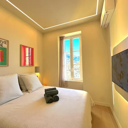 Monaco - - Sea View - Full Clim - 2 Bedrooms - Premium Location - Luxury Renovated - Parking - Balcony - And Sun Apartmán
