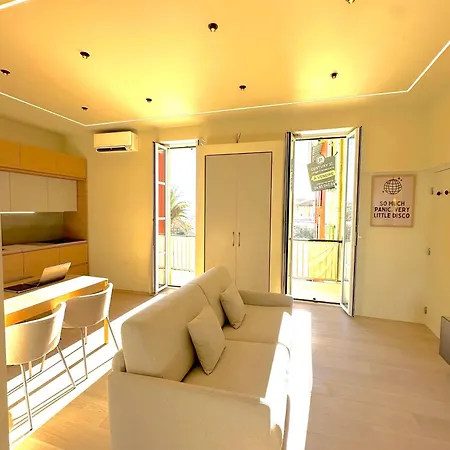 Monaco - Menton - Sea View - 6 Persons - Premium Location - 2 Bedrooms- Luxury Renovated - Parking - Clim - Balcony - Beach And Sun Lejlighed *