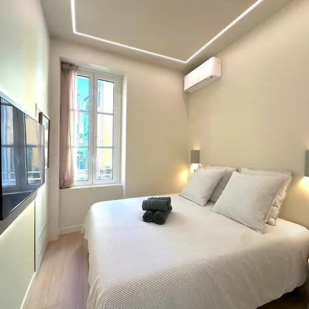 Monaco - Menton - Sea View - 6 Persons - Premium Location - 2 Bedrooms- Luxury Renovated - Parking - Clim - Balcony - Beach And Sun Menton