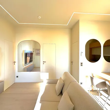 Lejlighed Monaco - Menton - Sea View - 6 Persons - Premium Location - 2 Bedrooms- Luxury Renovated - Parking - Clim - Balcony - Beach And Sun *