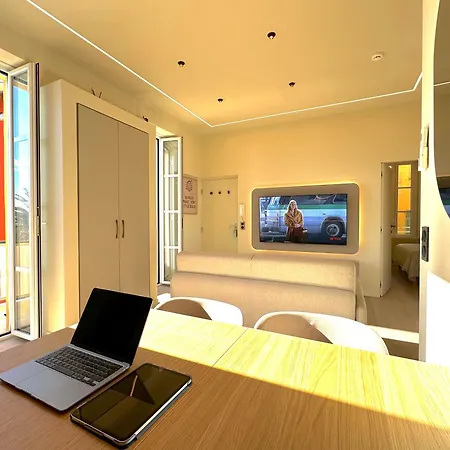 Monaco - Menton - Sea View - 6 Persons - Premium Location - 2 Bedrooms- Luxury Renovated - Parking - Clim - Balcony - Beach And Sun Menton