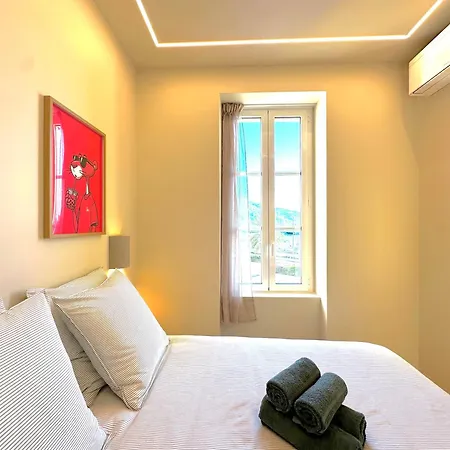 Monaco - Menton - Sea View - 6 Persons - Premium Location - 2 Bedrooms- Luxury Renovated - Parking - Clim - Balcony - Beach And Sun Menton
